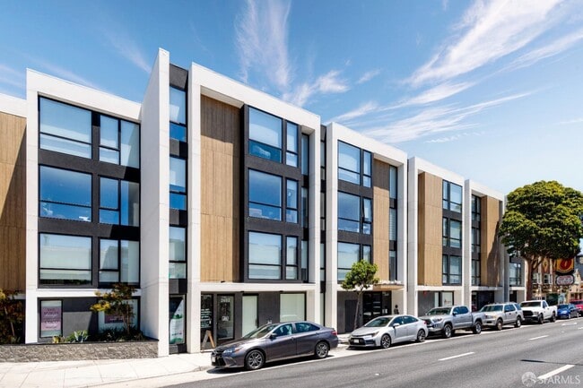 Building Photo - 2448 Lombard St