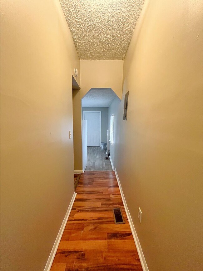 Building Photo - Three Bedroom Home