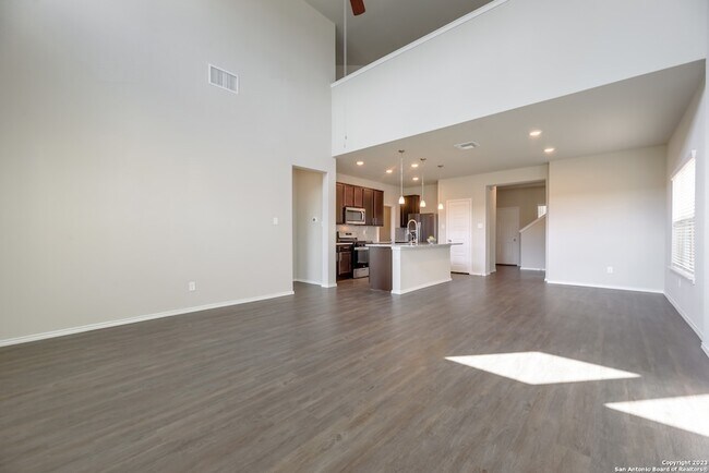 Building Photo - 1609 Ranch House