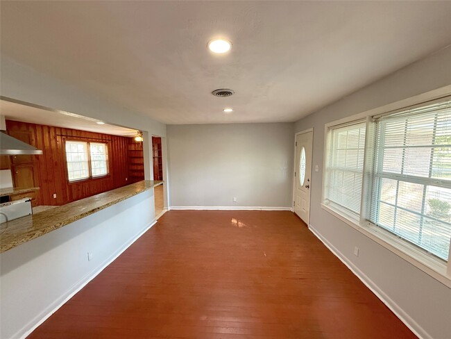 Foto del edificio - 2206 Eriksson St