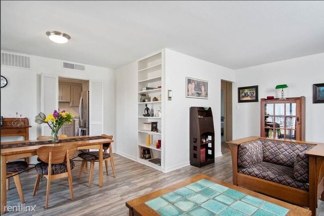 Building Photo - 2 br, 1.5 bath Apartment - 991 Logan St