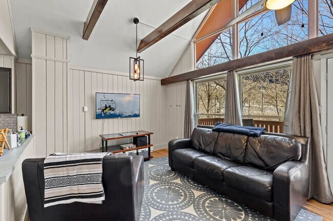 Foto del edificio - 102 Skiview Ln