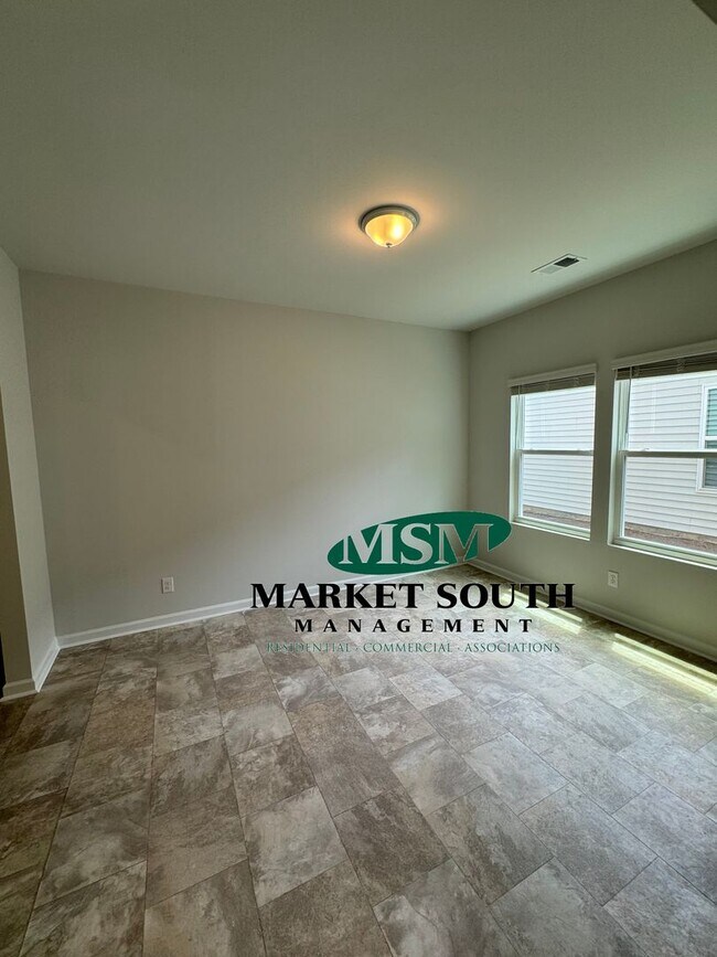 Building Photo - **RENT SPECIAL- $500.00 OFF 1ST MONTH'S RE...