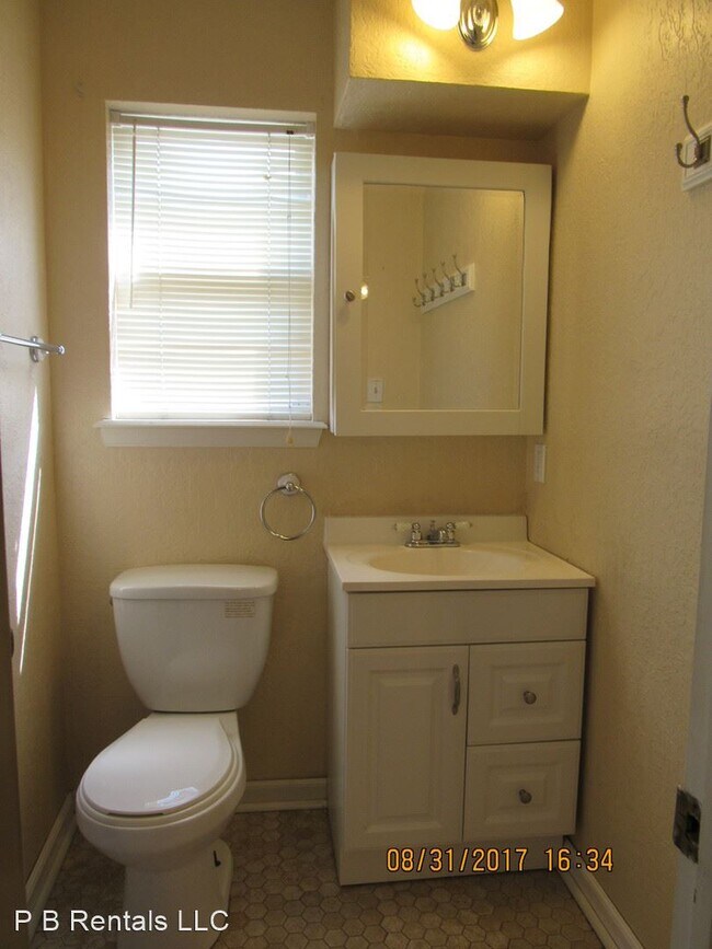 Building Photo - 3 br, 2 bath House - 1008 SW 61st Street