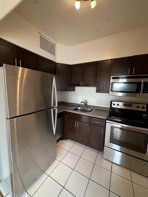 Foto del edificio - 1121 N Waverly Pl