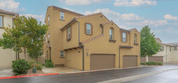 Primary Photo - Beautiful Two-Story Home in Vista Bella