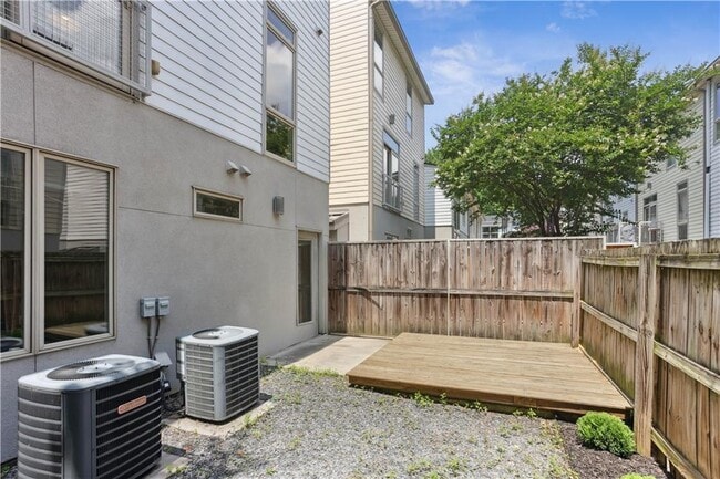 Building Photo - 1385 Stirling Cir NW