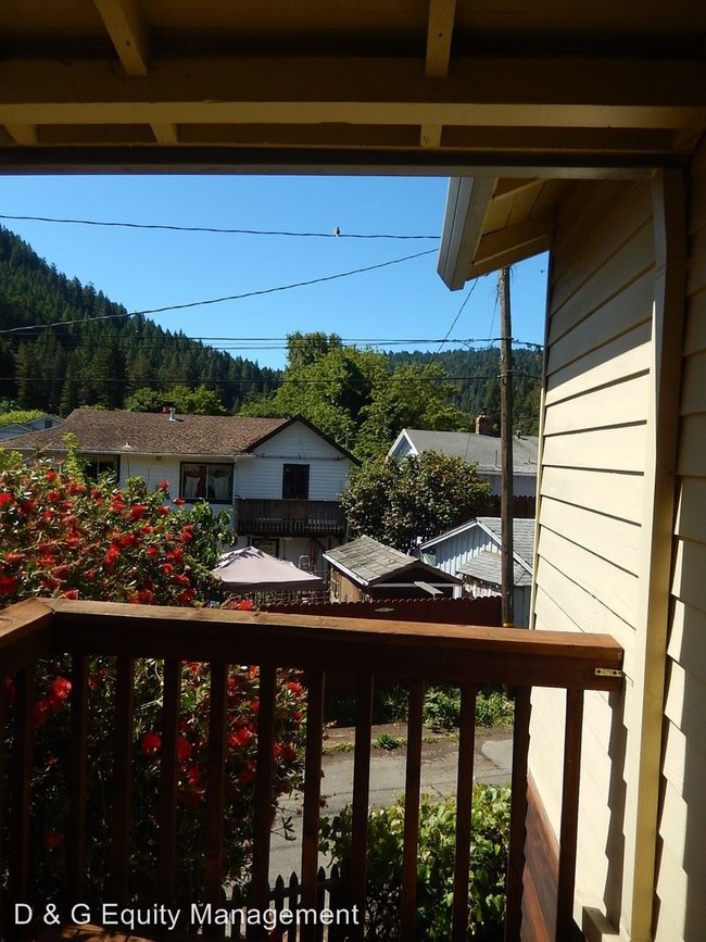 Foto del edificio - 2 br, 1 bath House - 19101 D Street