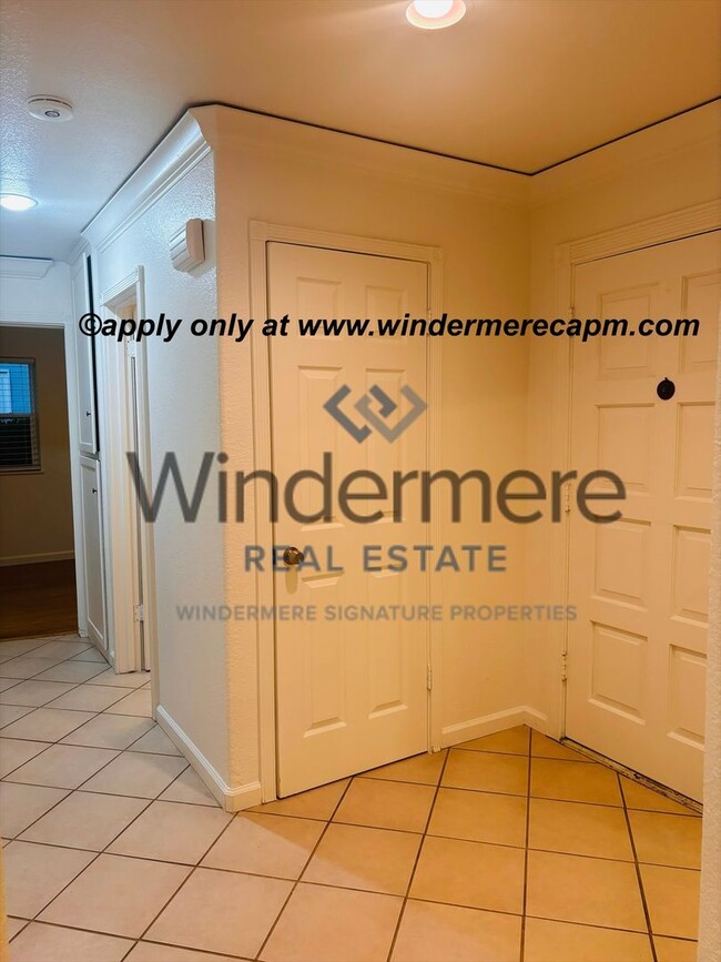 Foto del edificio - Charming 3 Bedroom Home with Bonus Room & ...