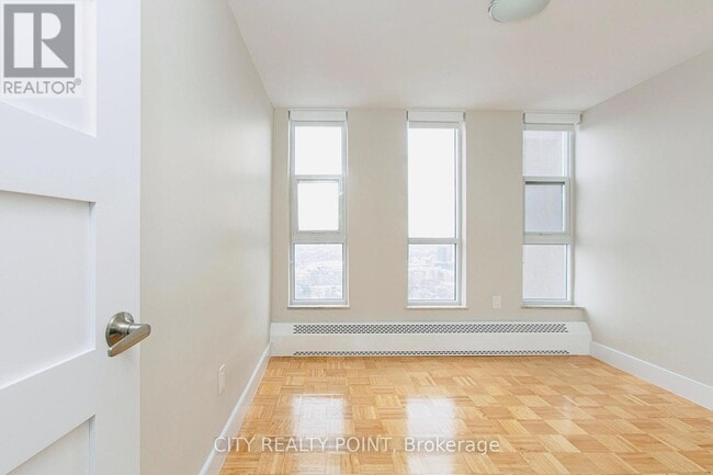 Photo du bâtiment - 666 Spadina Ave.