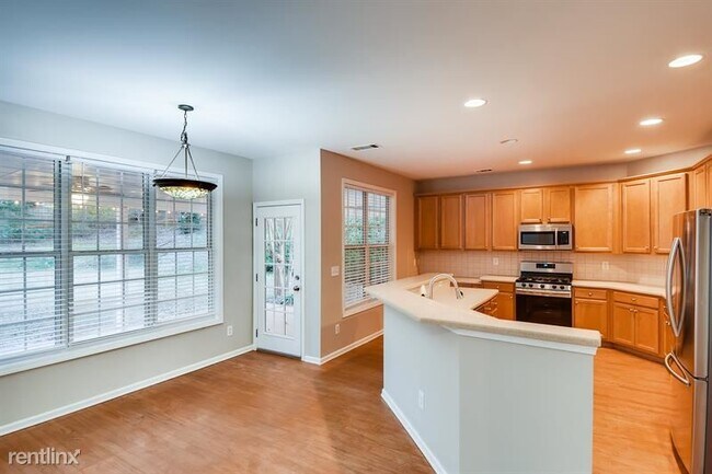 Building Photo - 4 br, 2.5 bath House - 2313 Oak Falls Ln