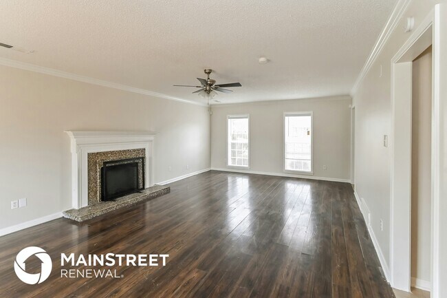 Foto del edificio - 4815 Beaconfield Cove