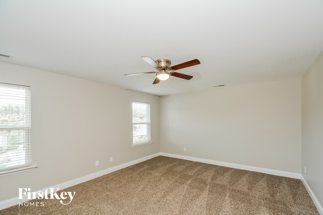 Building Photo - 239 Plymouth Dr