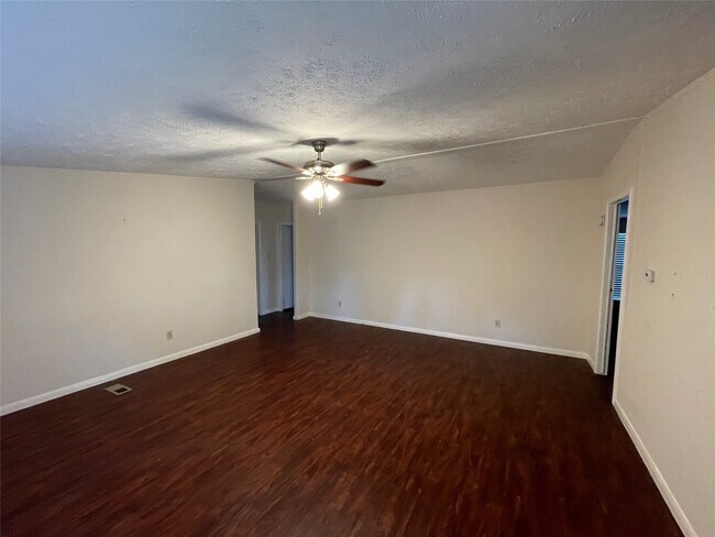 Foto del edificio - 16658 Meadowcroft St