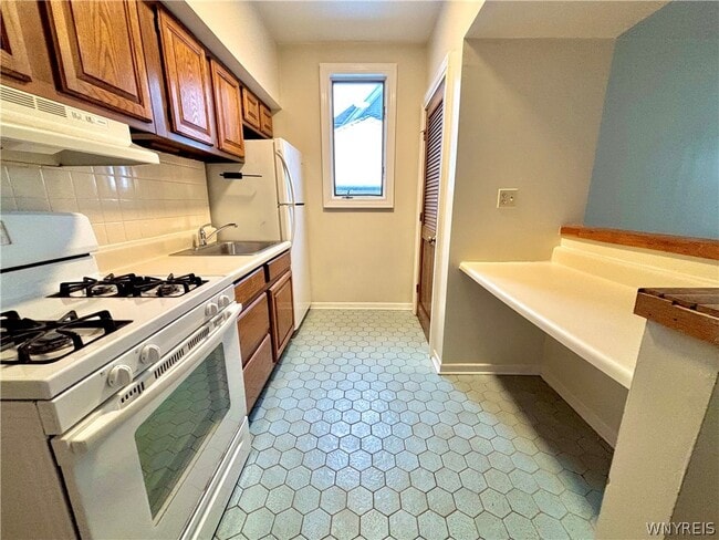 Building Photo - 669 Potomac Ave