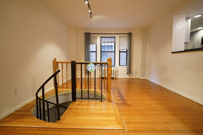 Foto del edificio - 452 Park Dr