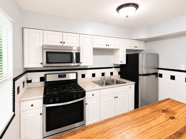 Foto del edificio - 3518 Hazelwood Ave