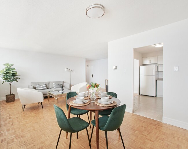 Photo du bâtiment - 1BD - FULLY RENOVATED  WITH AC -  PRIME ETOBICOKE