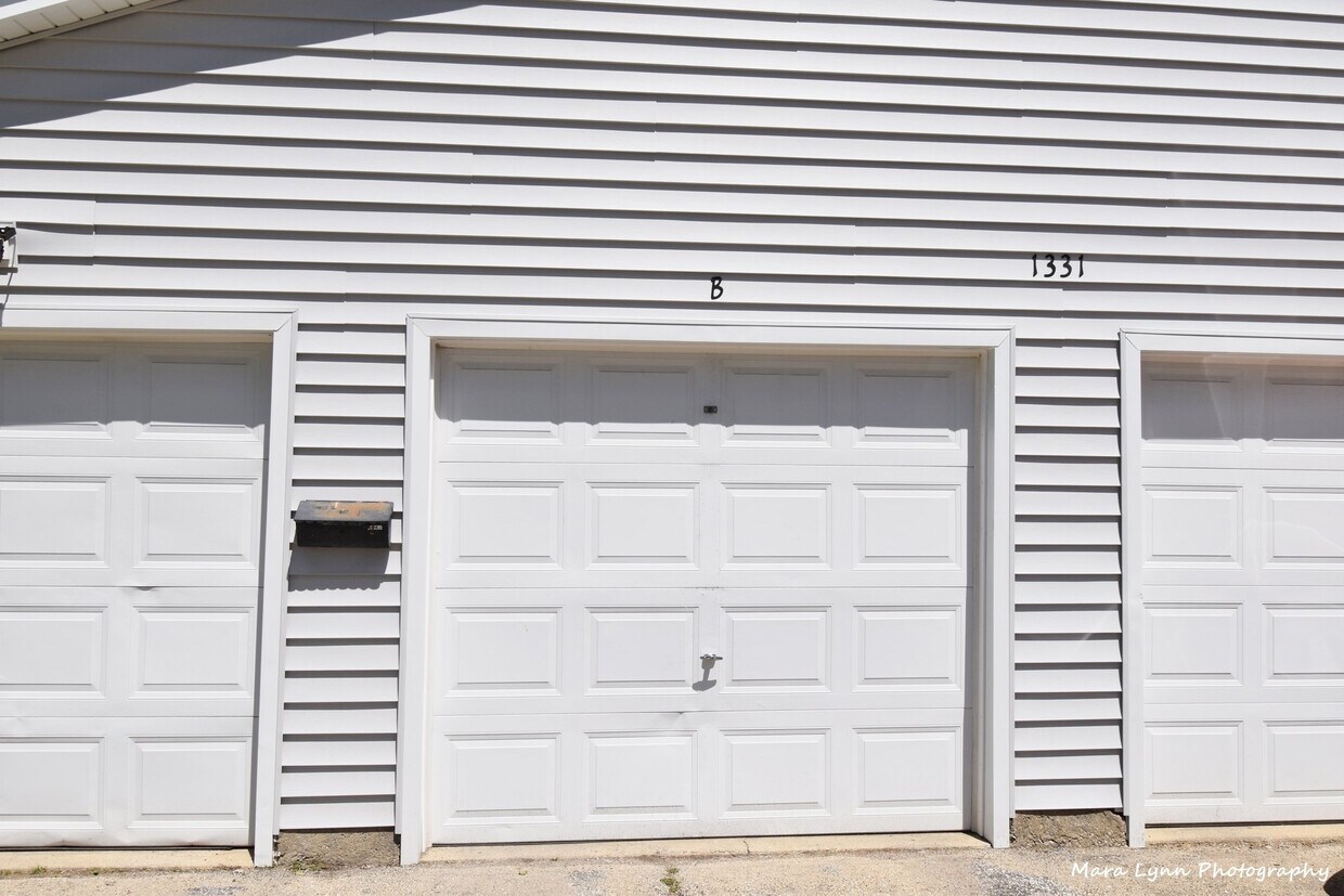 Building Photo - 1331 N Glen Cir