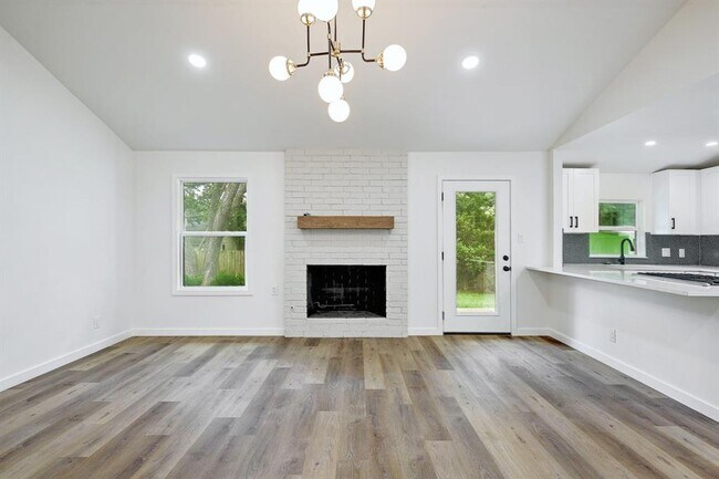 Foto del edificio - 1013 Hillside Oaks Dr