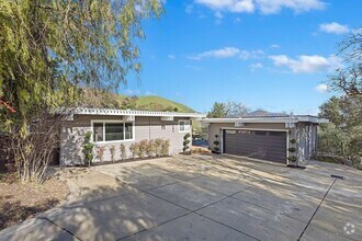Building Photo - 1084 Brown Ave