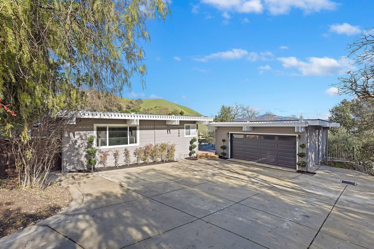 Primary Photo - 1084 Brown Ave