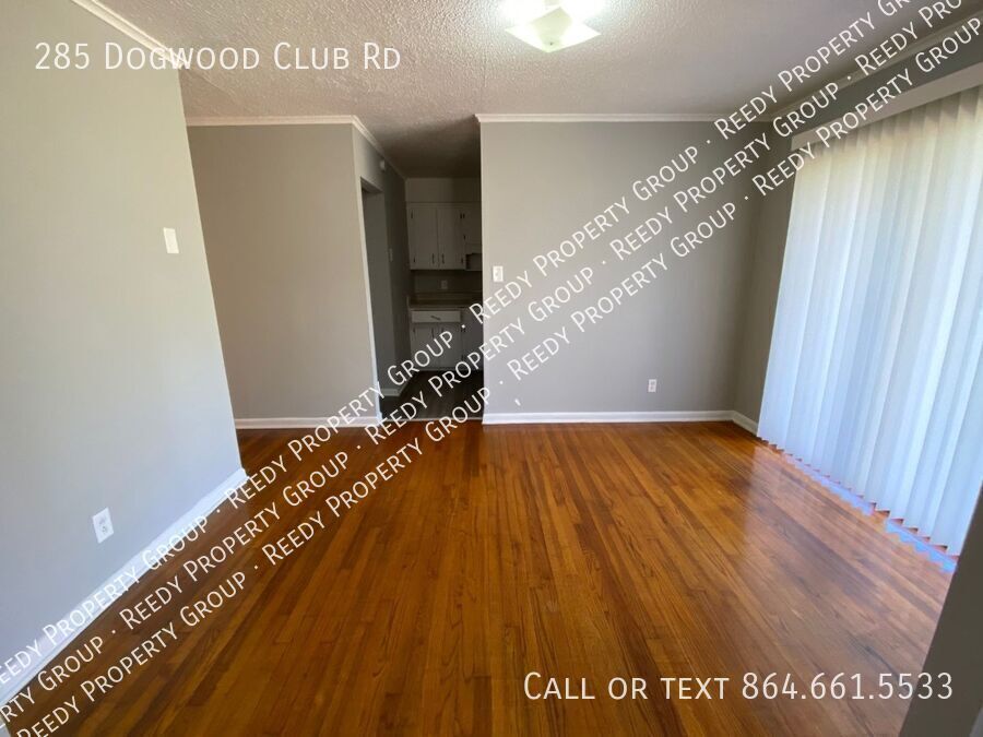 Foto principal - Large 2 bed / 1 bath remodeled duplex off ...