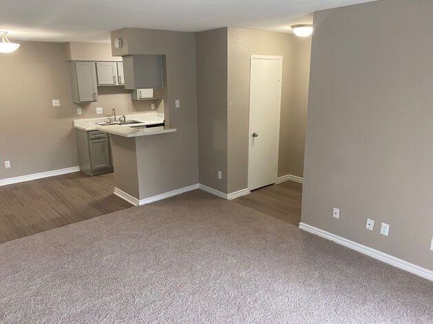 Foto del edificio - 10901 Meadowglen Ln
