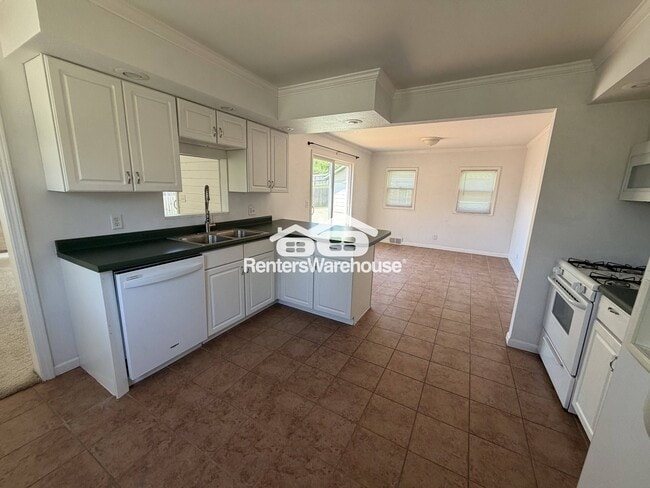 Building Photo - 2907 Knollwood Dr SE
