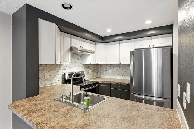 Foto del edificio - Updated 2 Bedroom/2.5 Condo w/garage