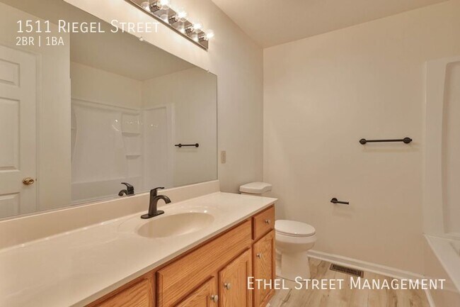Foto del edificio - 1511 Riegel St
