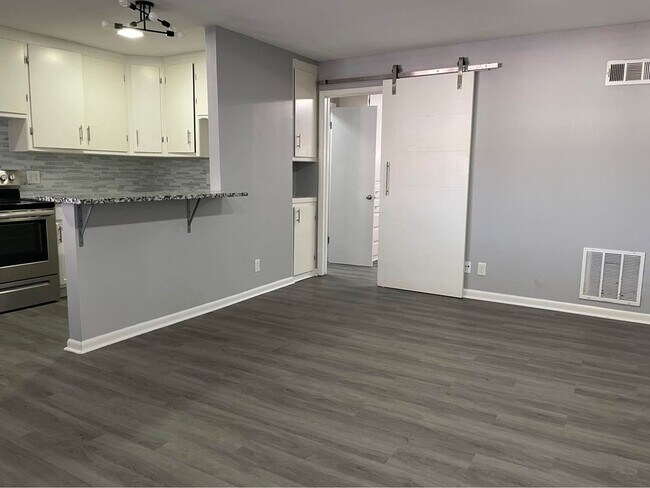 Foto del edificio - 3220 S Knoxville Ave