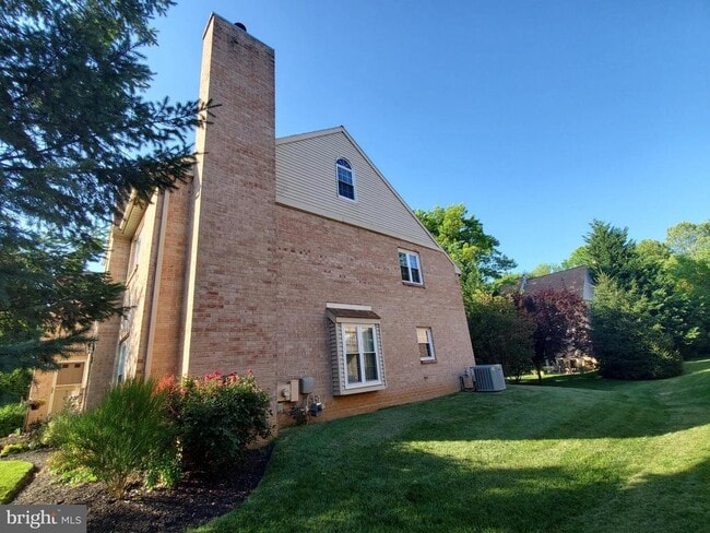 Building Photo - 37 Rampart Dr