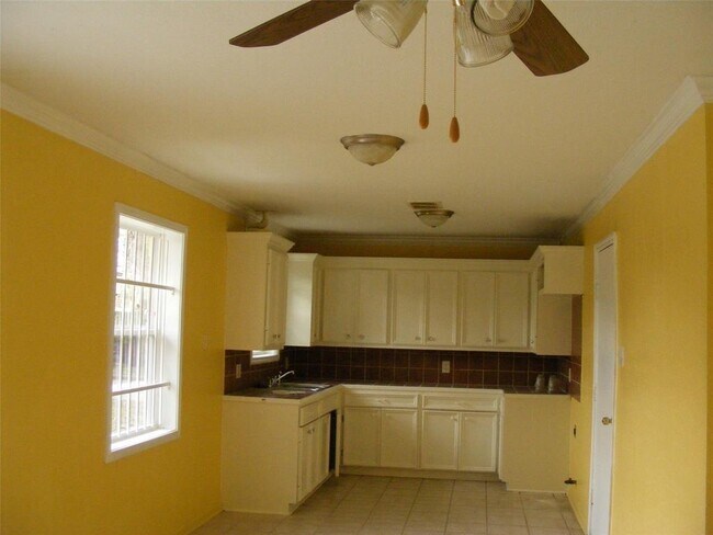 Building Photo - 4227 Ebbtide Dr