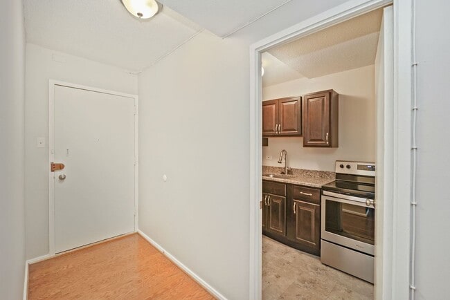 Building Photo - 1 bedroom 1 bathroom Condo in Navy Yard!