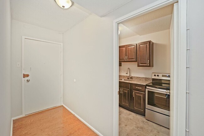 Foto del edificio - 1 bedroom 1 bathroom Condo in Navy Yard!
