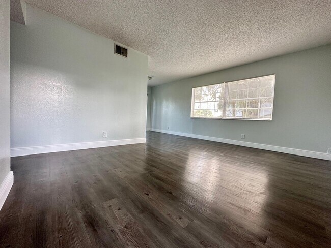 Building Photo - 3481 Helena Dr