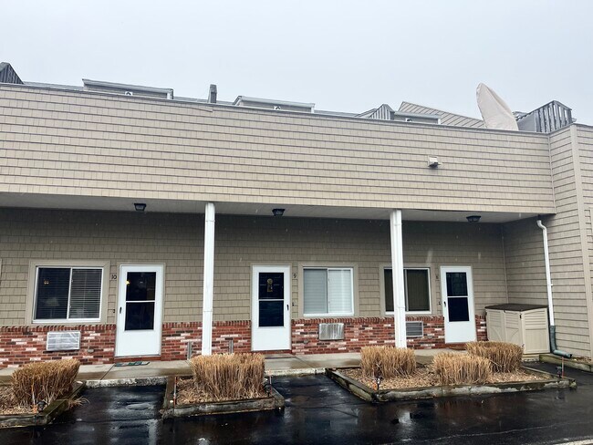 Building Photo - 26 W Narragansett Ave