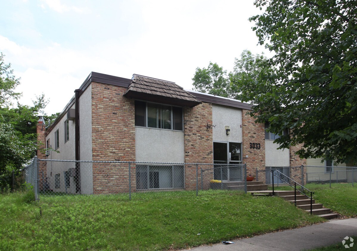 Foto principal - 3033 15th Ave S