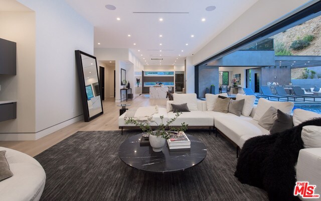 Foto del edificio - 2145 Nichols Canyon Rd