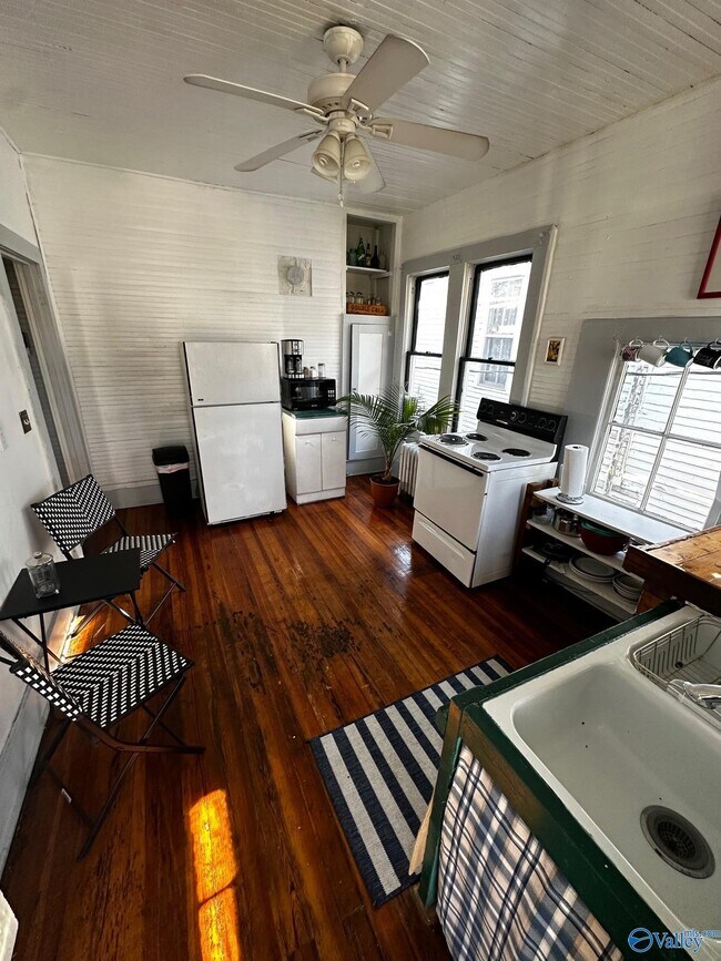 Foto del edificio - 417 Holmes Ave NE