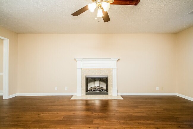 Foto del edificio - 408 Glenmore Ct