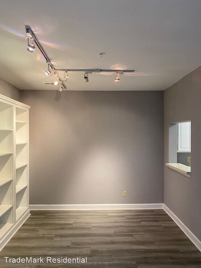 Building Photo - 2 br, 2.5 bath House - 282 East Davie Street