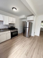 Building Photo - 2524 Bonaffon St
