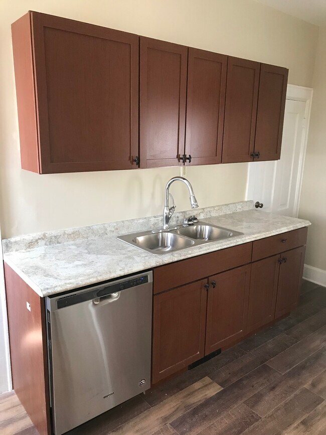 Foto del edificio - Beautiful 5 Bedroom 2 Bathroom Home in St.Paul!