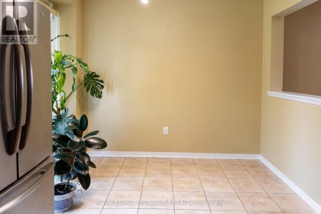Building Photo - 27 Roadmaster Ln