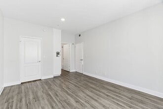Interior Photo - 7057 Lanewood Ave