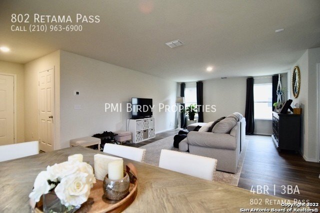 Building Photo - 802 Retama Pass San Antonio, TX