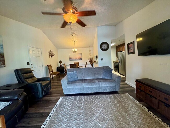 Foto del edificio - 4032 Crockers Lake Blvd