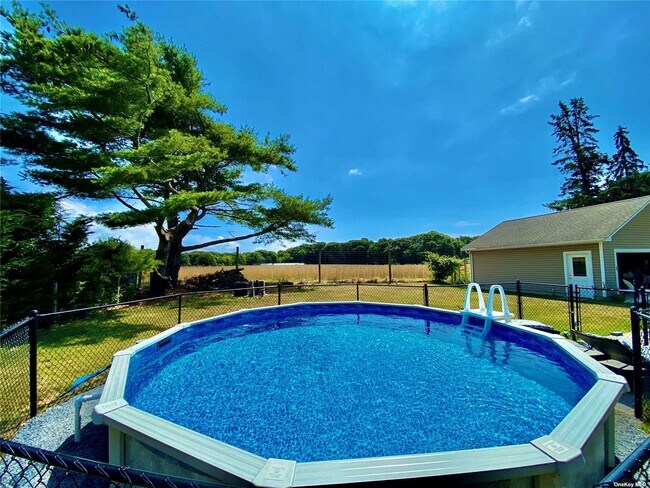 Foto del edificio - 885 Little Neck Rd